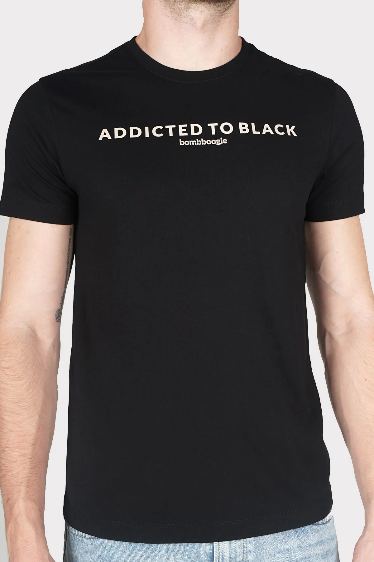 T-Shirt Lengan Pendek Caustic Black - Image 2