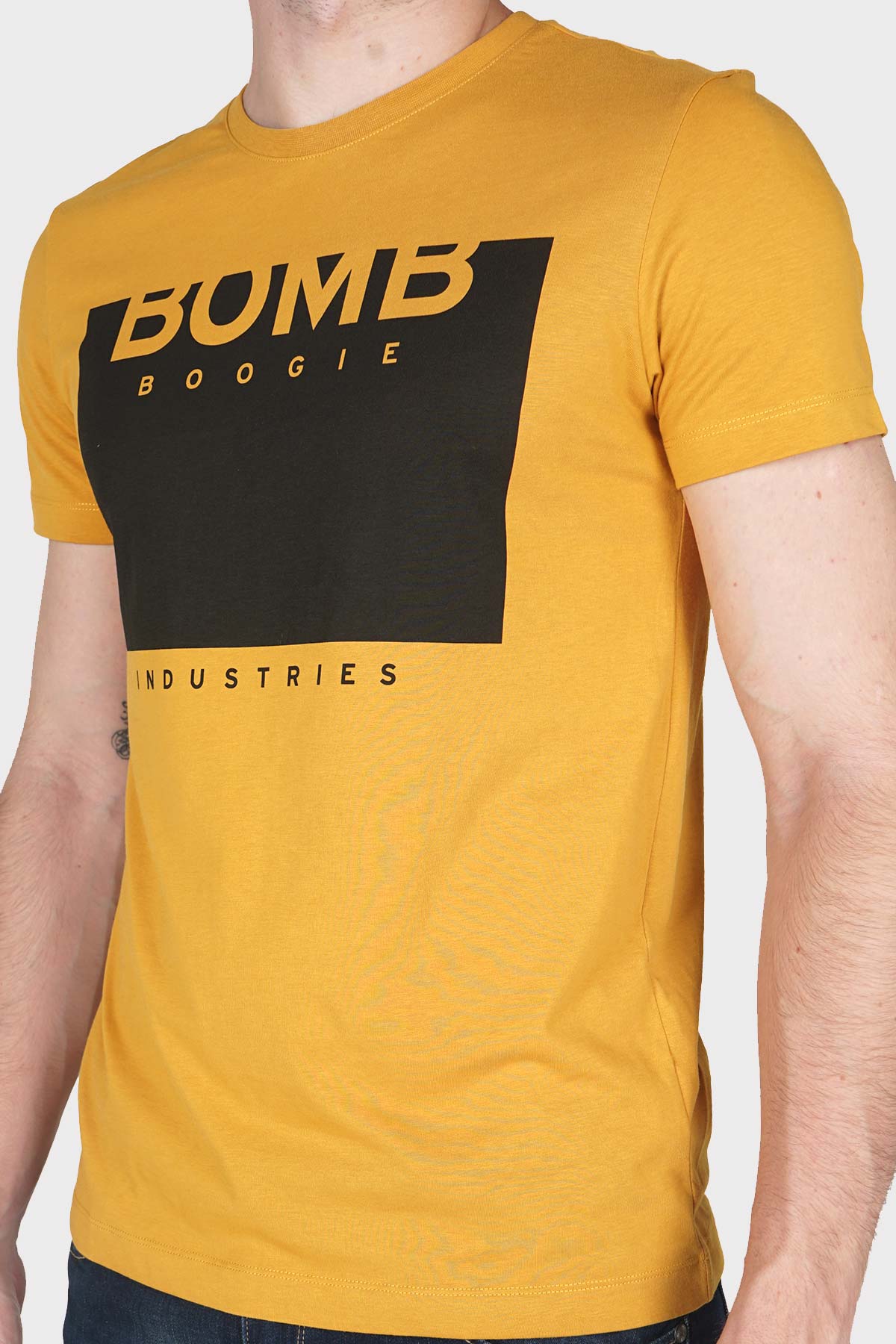 T-Shirt Lengan Pendek Conifer Mustard - Image 3