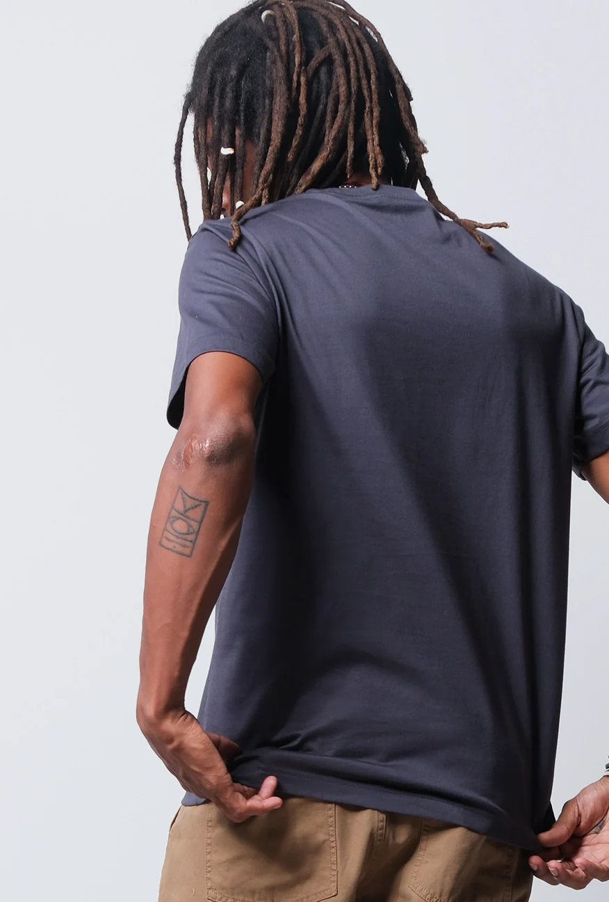 T-Shirt Lengan Pendek Regular Hallman Dark Grey - Image 4