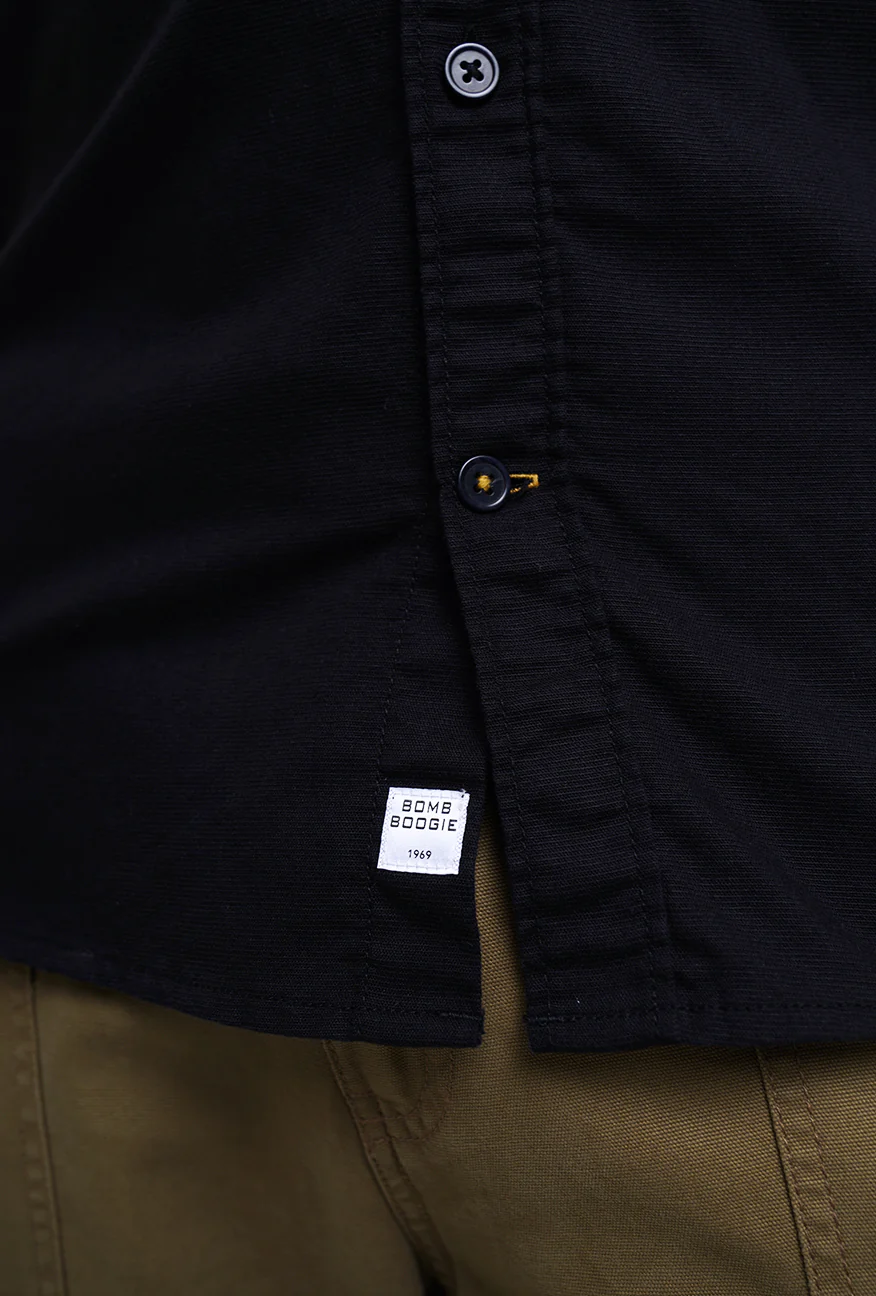 Kemeja Lengan Pendek Omen Black - Image 3
