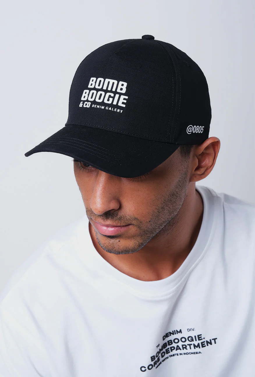 Topi Kith Black