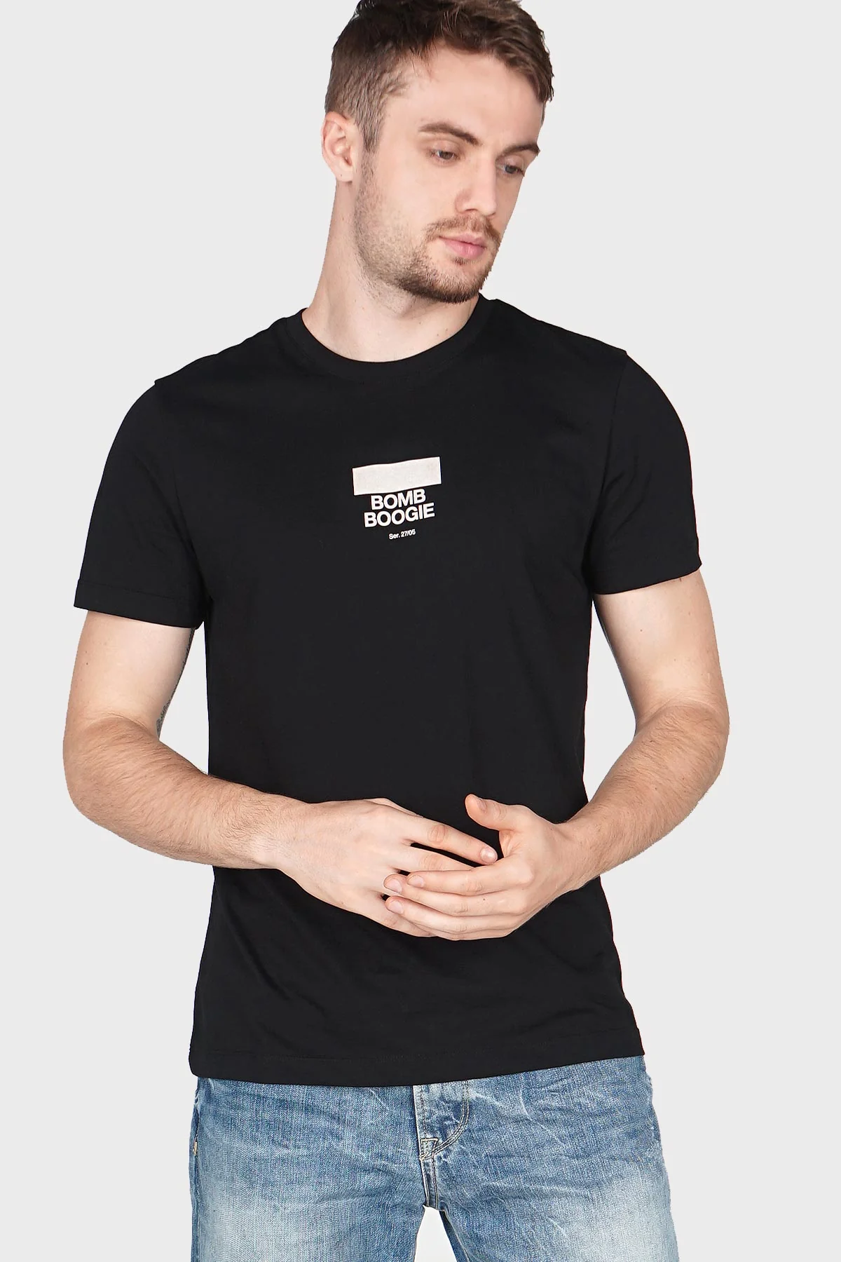 T-Shirt Lengan Pendek Unrest Black