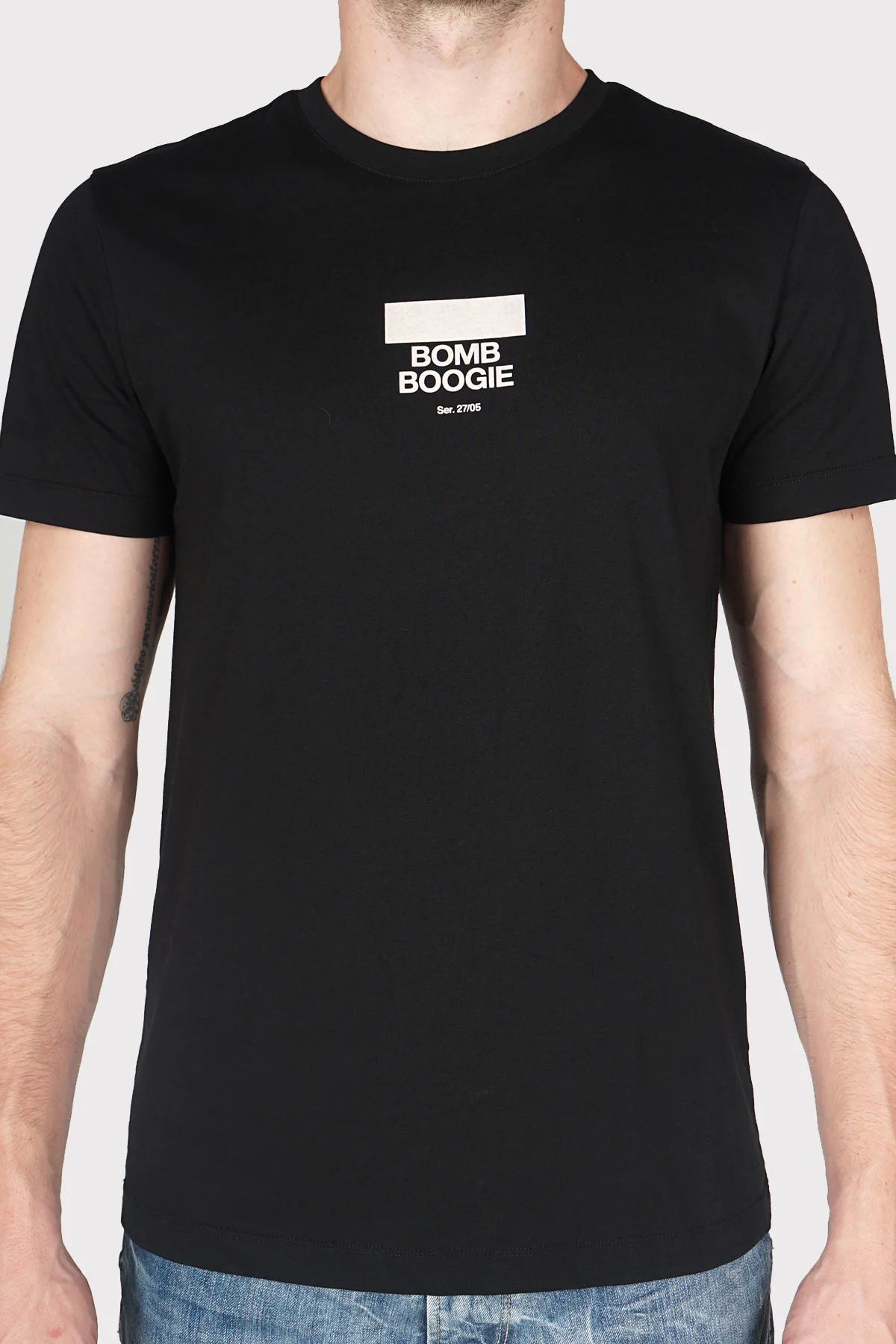 T-Shirt Lengan Pendek Unrest Black - Image 2