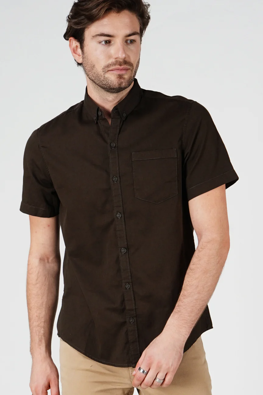 Kemeja Lengan Pendek Vamos Dark Brown Regular